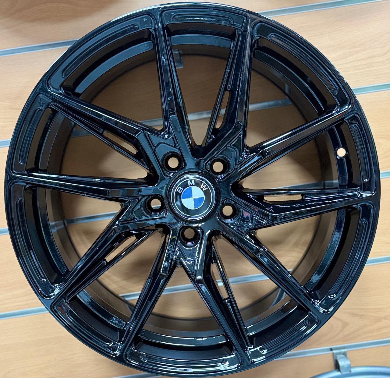 Jante alliage BMW noir multi-branches design sportif